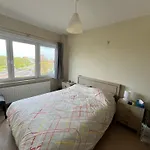 Cozy 2-Bedroom Apartement Within Walking Distance Of The Beach T62