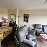 Cozy 2-Bedroom Apartement Within Walking Distance Of The Beach T62