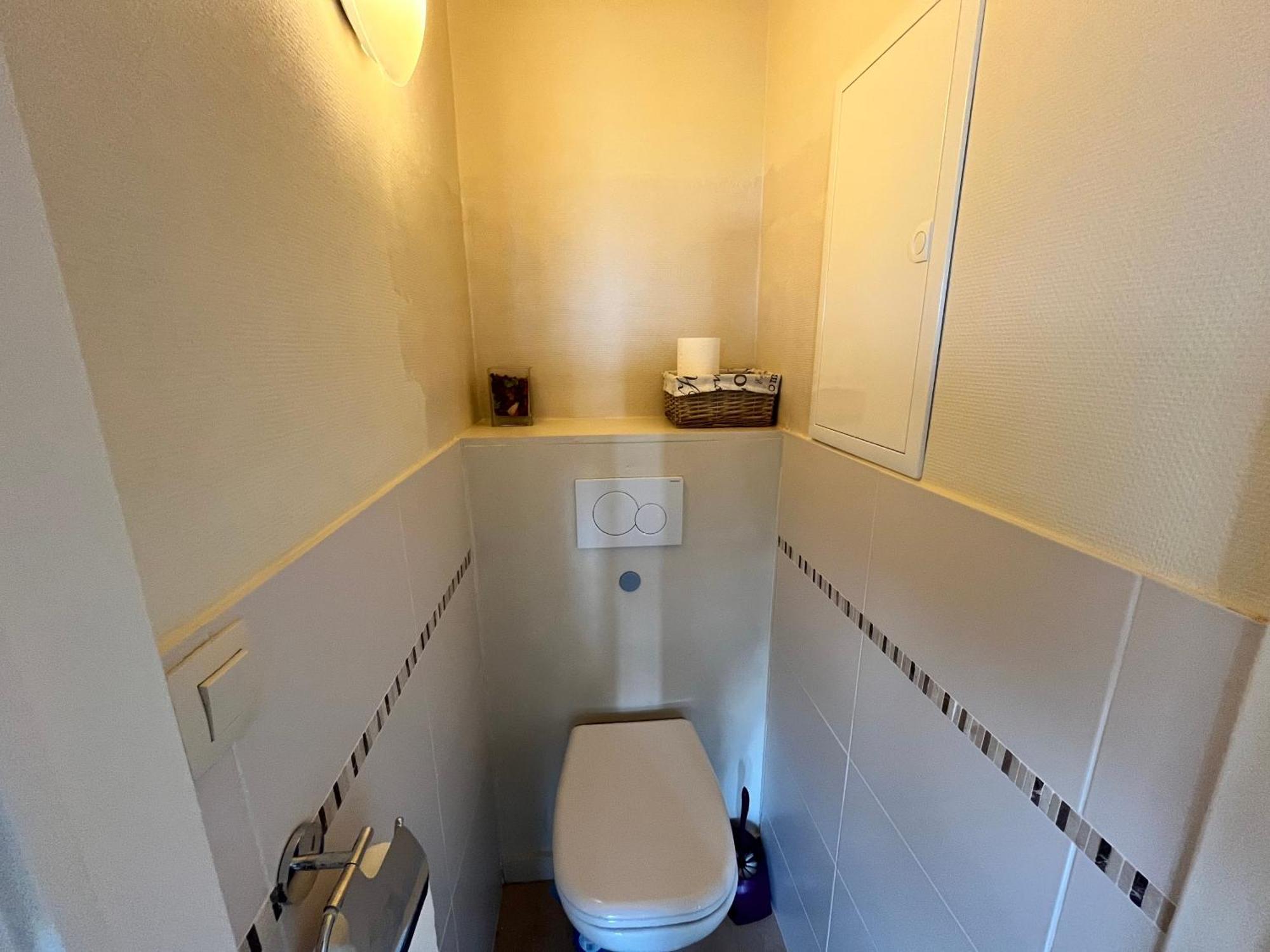Cozy 2-bedroom Within Walking Distance Of The T62 * Oostende